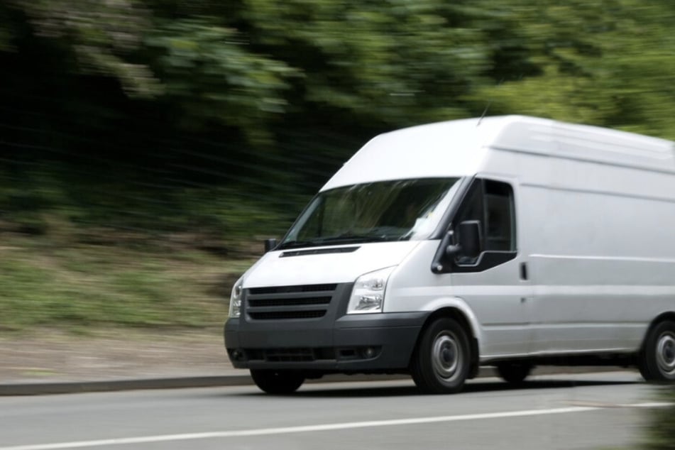 Wie der 86-Jährige erklärte, sei er von einem hellen Transporter angefahren worden. (Symbolfoto)