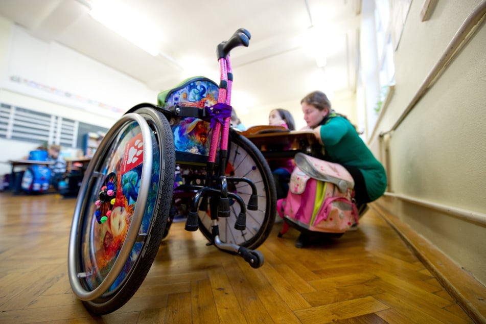 Müssen auch die Kommunen bezahlen: Schulbegleiter für behinderte Kinder.