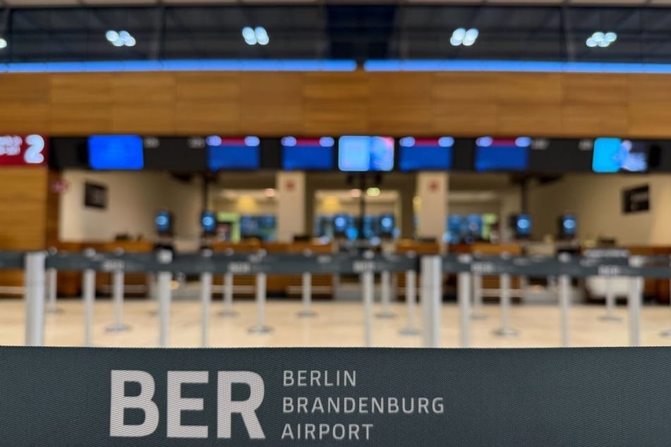 Beim Boarding sei aufgefallen, dass zwei Fluggäste stark alkoholisiert waren. Beiden wurde daraufhin die Mitreise verweigert – kurz darauf eskalierte die Situation. (Symbolfoto)