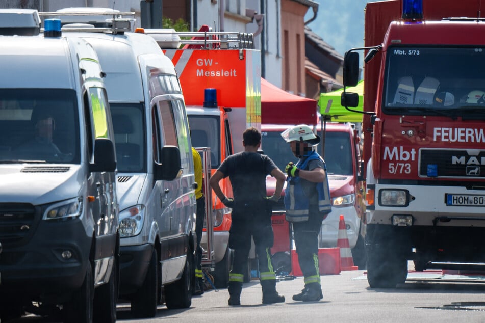 Neben Polizei, Feuerwehr und Rettungsdienst rückten auch Experten für chemische, biologische, radiologische und nukleare Gefahren nach Sankt Ingbert aus.