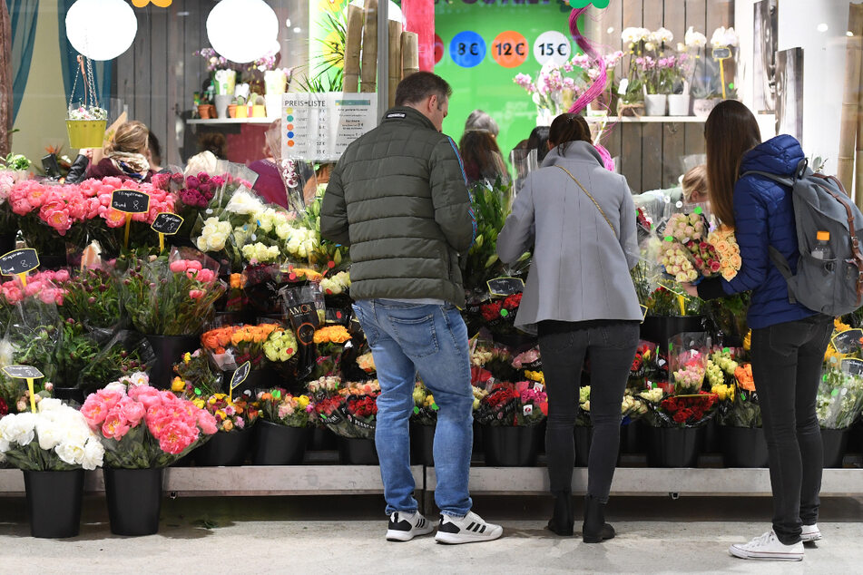 Blumenläden sollen in Niedersachsen bald wieder öffnen dürfen. (Archivbild)