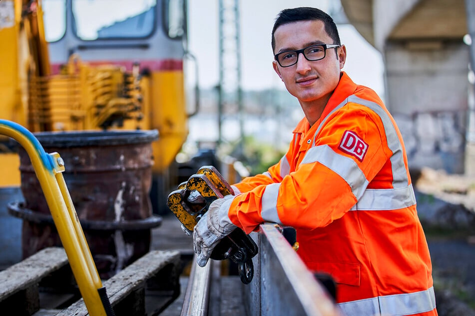 Der Einstieg zum Traumjob: Als Elektroniker / Mechatroniker Signalmechanik (m/w/d) bei der Deutschen Bahn in Stuttgart.