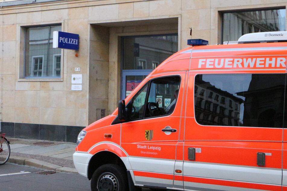 Leipzig: Leipzig: Weißes Pulver löst Feuerwehr-Einsatz in Polizeirevier aus!