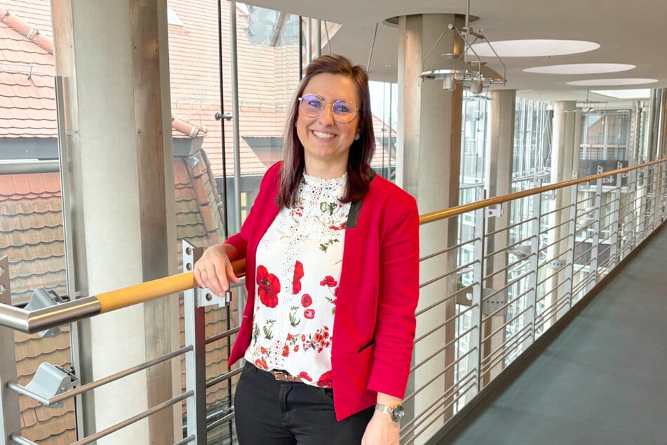 Baufinanzierungsexpertin Laura Keßler steht Kunden auf dem Weg ins Eigenheim beratend zur Seite.