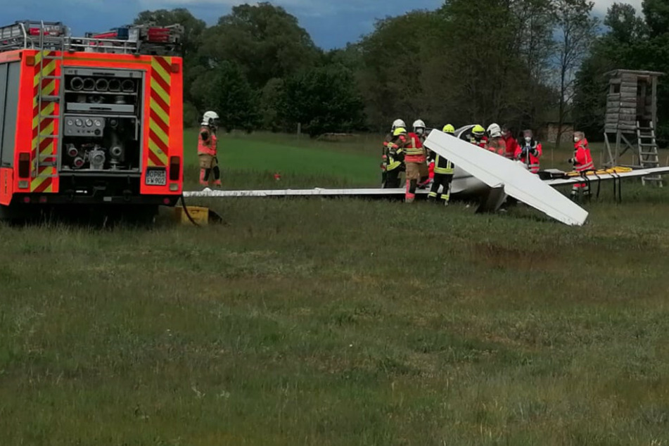 Rettungskräfte an der Unfallstelle.