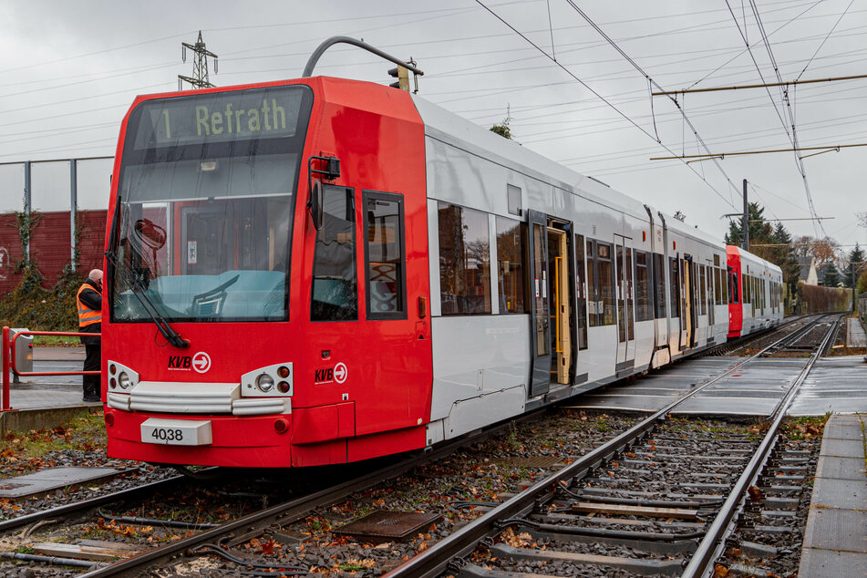 Junge Frau bei Straßenbahn-Unfall in Köln schwer verletzt