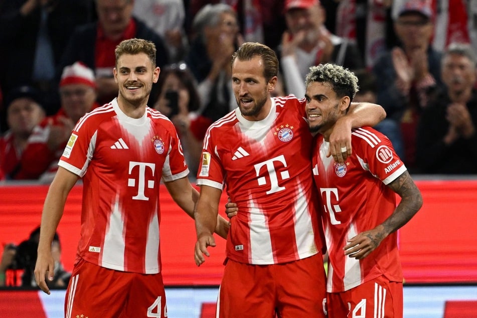 Harry Kane (M.) macht seinen zweiten Treffer des Tages.