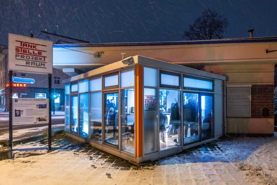 Der Vortrag von Prof. Rudolf Boch im Kunstprojekt „Tankstelle“ in der Zwickauer Straße war sehr gut besucht.