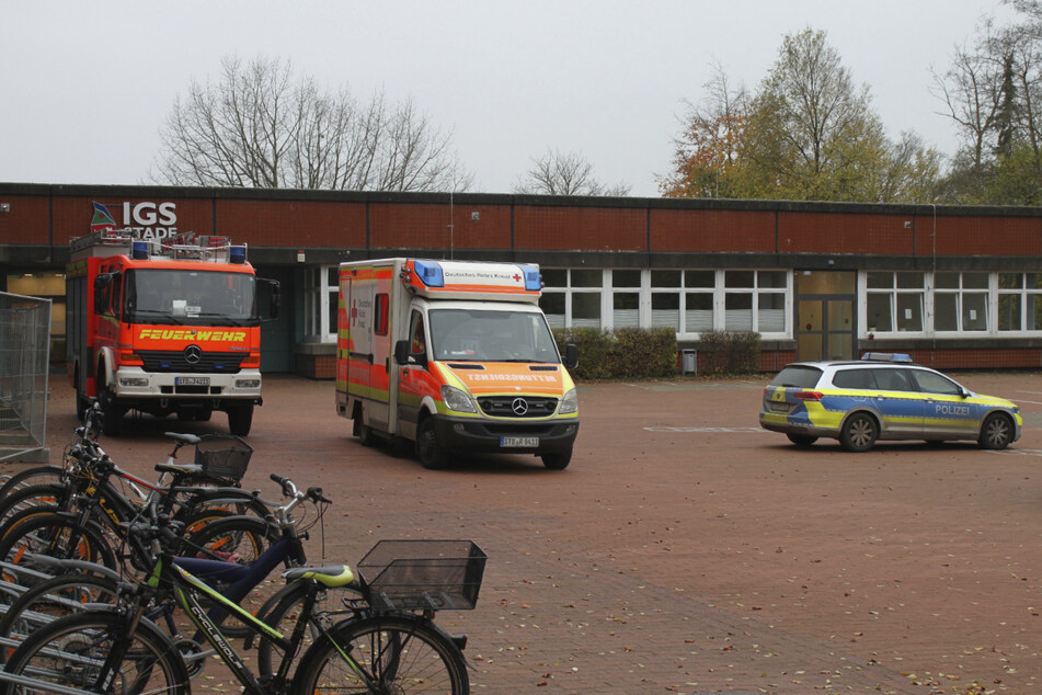 Feuerwehr, Rettungsdienst und Polizei waren am Montag an der IGS Stade im Großeinsatz.