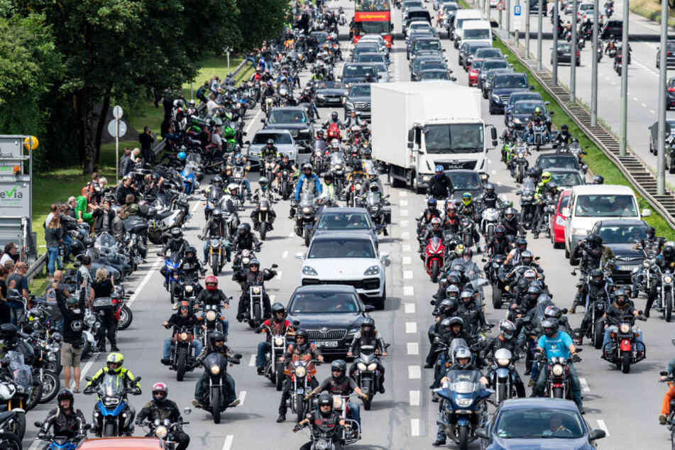 Rund 10.000 Biker legten Anfang Juli den Verkehr in München lahm. (Archiv)