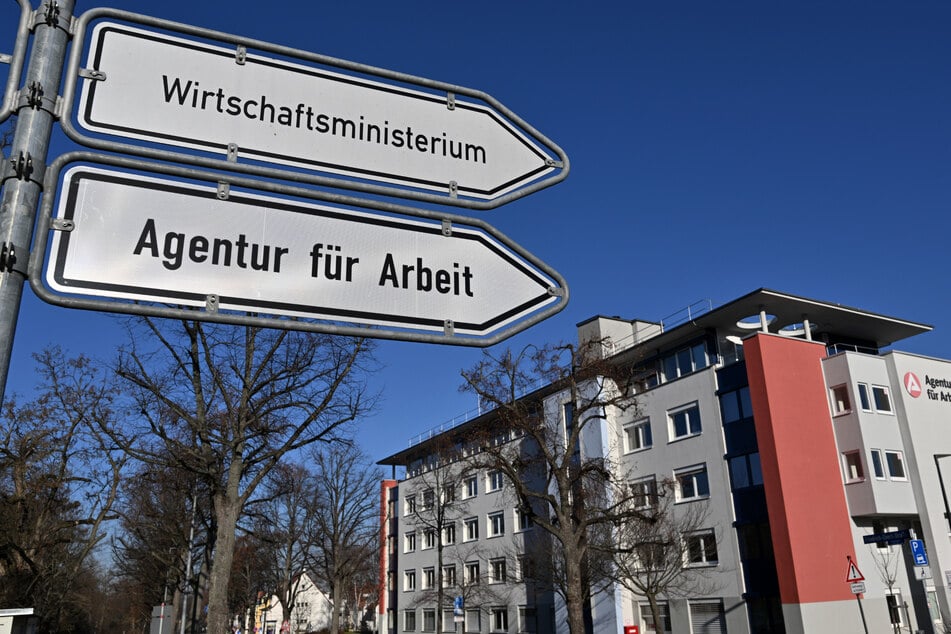 In diesem Jahr werde mit 70.700 Arbeitslosen gerechnet, hinzu kommen die 3000 Arbeitsplätze, die durch die Schließung des Zalando-Logistikzentrums wegfallen.