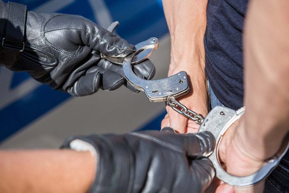 Überfall auf Juwelier: Polizei schnappt 22-Jährigen mit Diebesgut