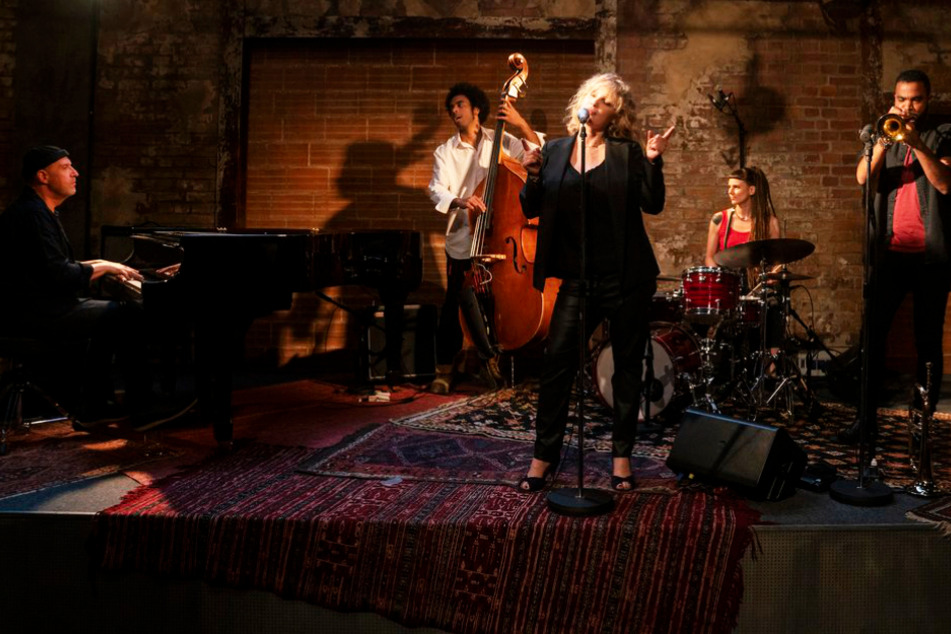 Maja (Joanna Kulig) ist die Sängerin des Jazzclubs "The Eddy".