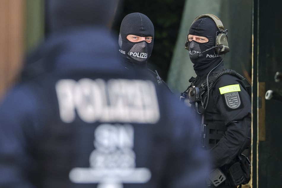 Sowohl in Dresden, als auch in Chemnitz und Hamburg sowie in Spanien und in den Niederlanden gab es am heutigen Freitag große Polizeieinsätze, um die mutmaßliche Schmuggler-Bande zu schnappen. (Symbolbild)