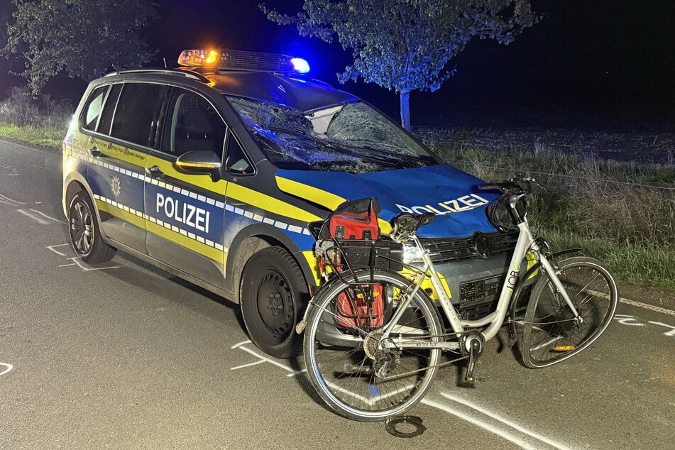 Ein Streifenwagen erfasste am Donnerstagabend einen Radfahrer und verletzte ihn tödlich.