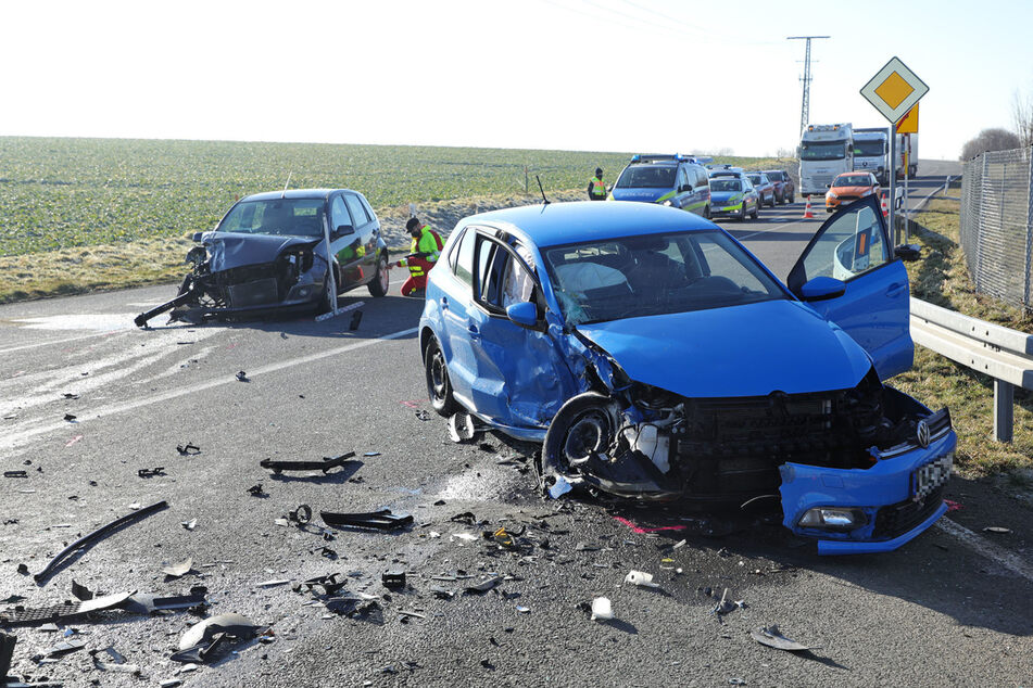 Nach dem heftigen Unfall blieb die S85 für mehrere Stunden gesperrt.