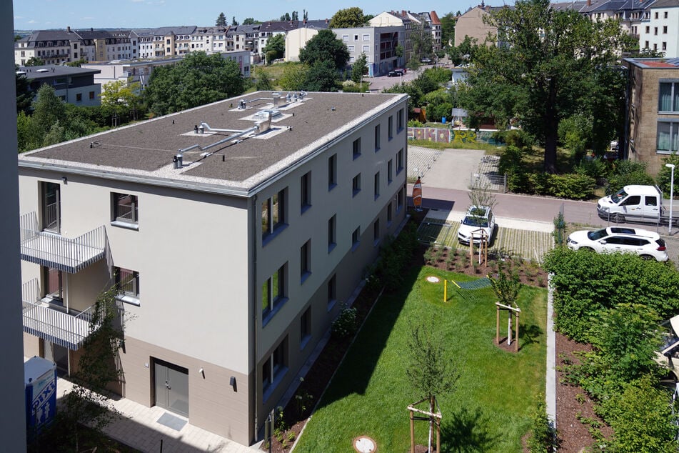 Im kleineren Nachbargebäude sind sieben der insgesamt 29 Wohnungen zu finden.