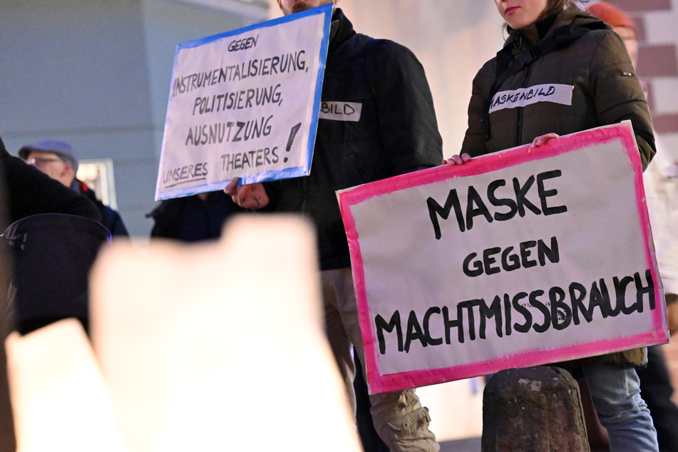 Wegen der heftigen Vorwürfe gab es unter anderem eine Demo gegen Sexismus und Machtmissbrauch am Theater Erfurt Ende Januar.