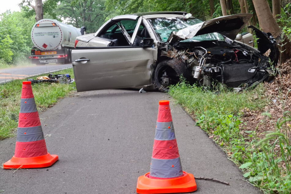 Eine 74-Jährige wurde bei dem Unfall schwer verletzt.