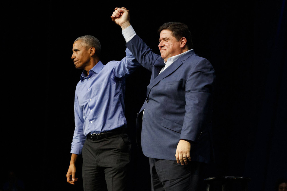 Former President Barack Obama (l.) with Illinois Gov. J.B. Pritzker during a get-out-the-vote rally at the University of Illinois in October.