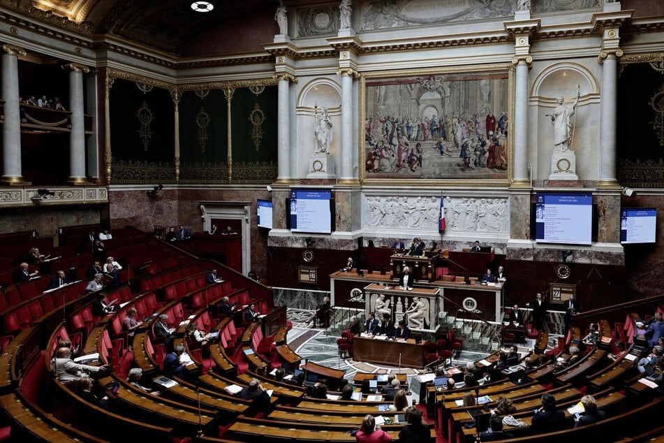 Die Nationalversammlung in Paris hat nach intensiver Debatte ein Gesetz zur Sterbehilfe verabschiedet.