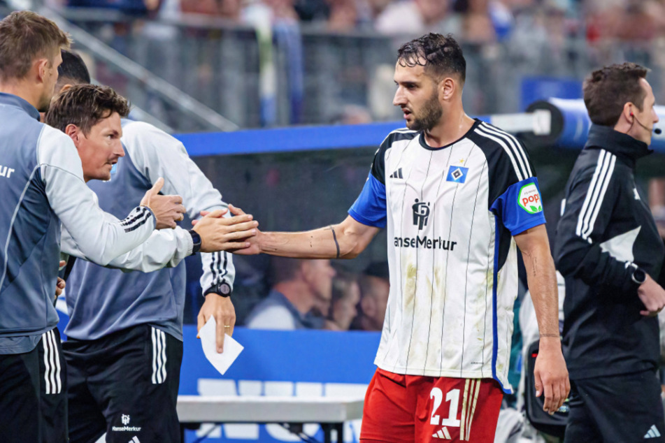 HSV-Rückkehrer Levin Öztunali (27, 2.v.r.) zeigte im Spitzenspiel gegen Fortuna Düsseldorf einmal mehr eine enttäuschende Leistung.