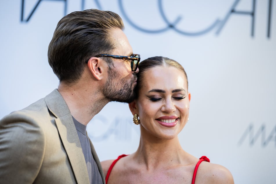 Johannes (37) und Jessica Haller (35) besuchten zusammen die Marc-Cain-Show bei der Berlin Fashion Week.