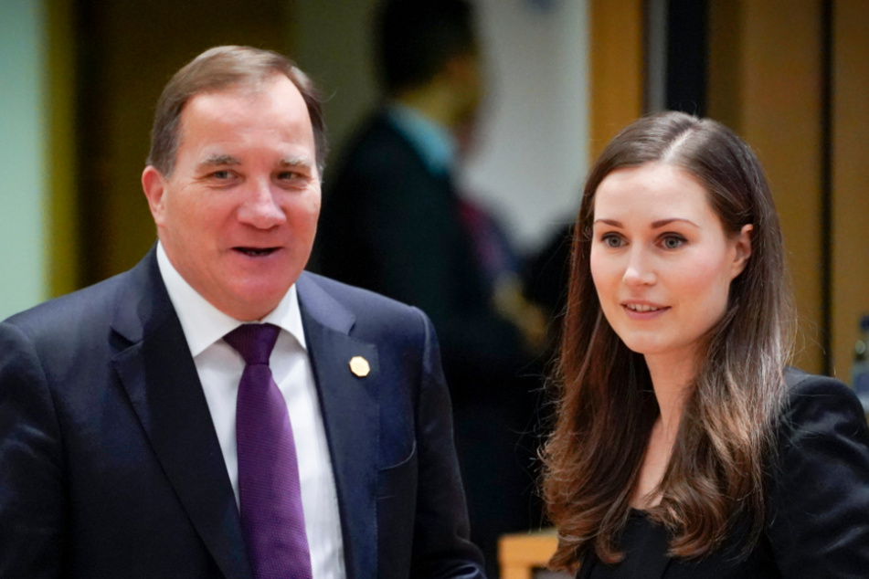 Stefan Löfven (62), Ministerpräsident von Schweden im Gespräch mit Sanna Marin (34), Ministerpräsidentin von Finnland (Archivbild). 