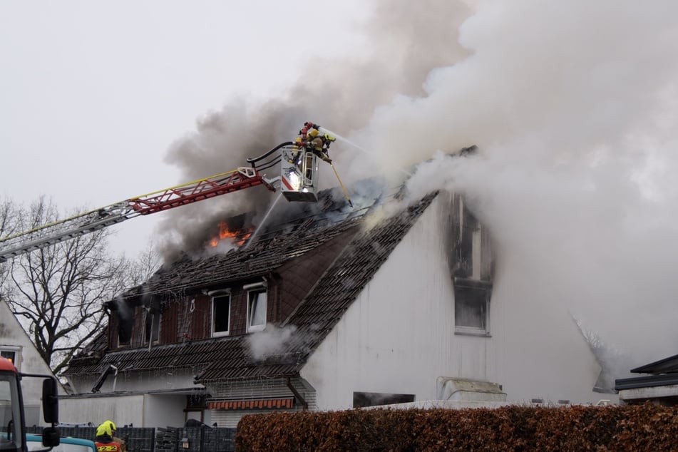 Rund 70 Einsatzkräfte kämpften gegen die Flammen.