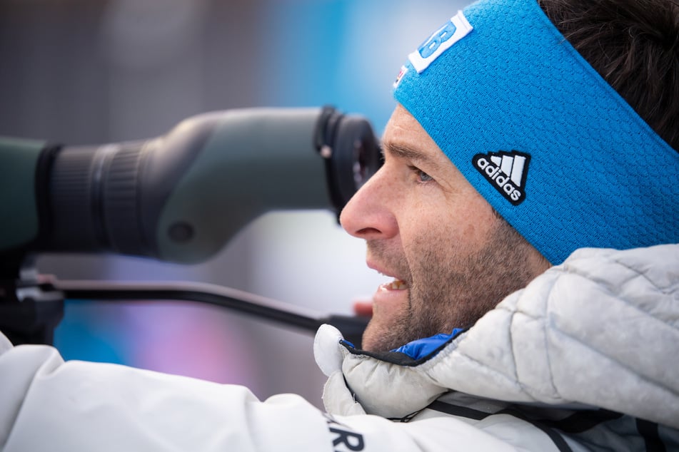 Florian Steirer (43) soll ein Auge auf das Schießen der schwedischen Biathleten werfen.