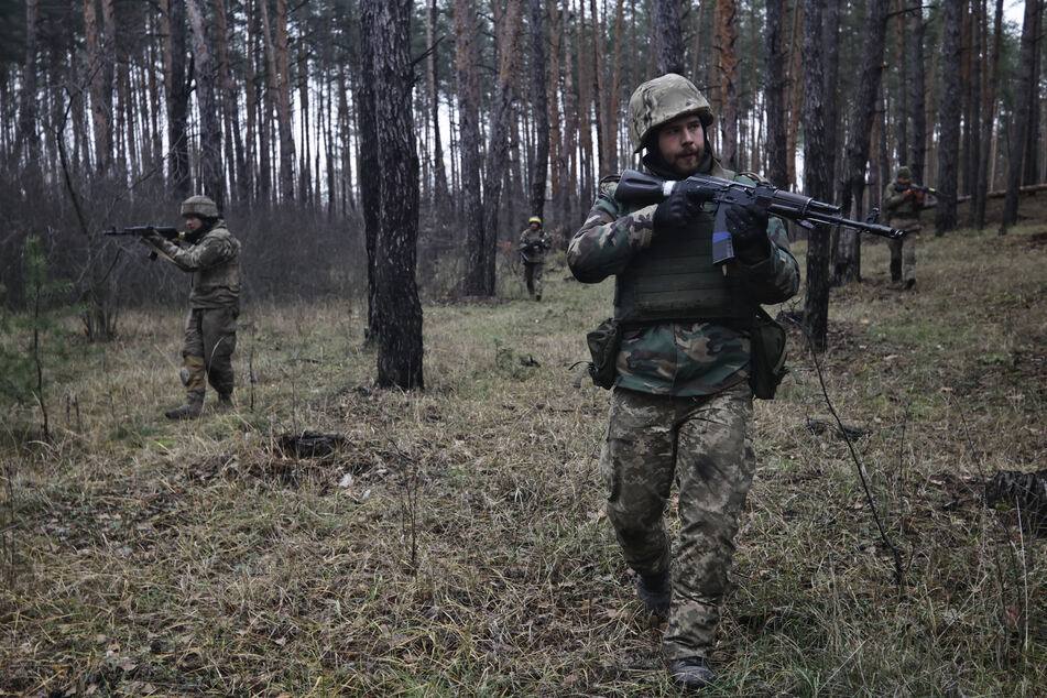 Aus dem Donbass werden seit langem heftige Kämpfe gemeldet, wobei sich der Frontverlauf in den vergangenen Wochen kaum verändert hat.