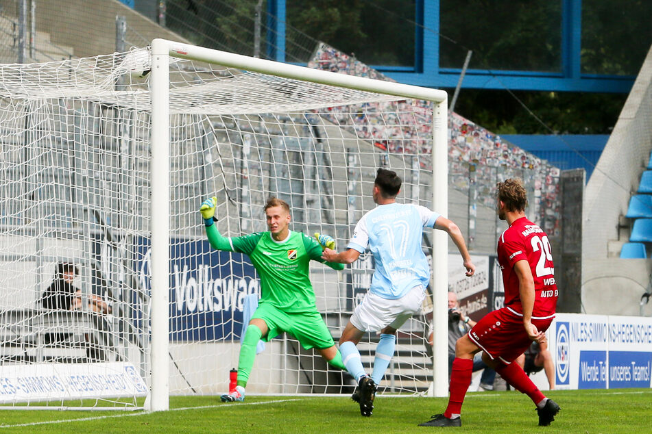 Ein Tor für den CFC blieb Lukas Knechtel (26, M.) verwehrt! Zwar traf er am 29. August 2020 gegen den VfB Germania Halberstadt, der Treffer zählte wegen Abseits jedoch nicht.