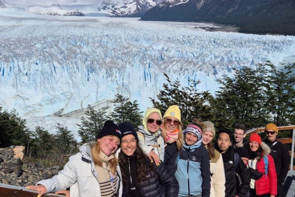 In Patagonien in Argentinien führte Franziska (l.) eine Gruppe unter anderem zum Perito-Moreno-Gletscher. (Archivbild)