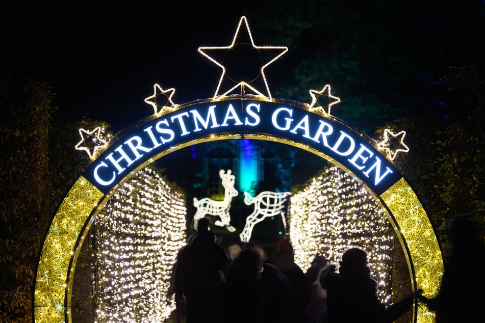 Christmas Garden: Schloss und Park Pillnitz verwandeln sich in eine leuchtende, geheimnisvolle Landschaft.