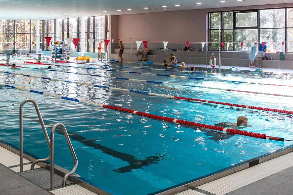Dresden: Wartungsarbeiten vorzeitig beendet: Diese Dresdner Schwimmhalle macht heute wieder auf