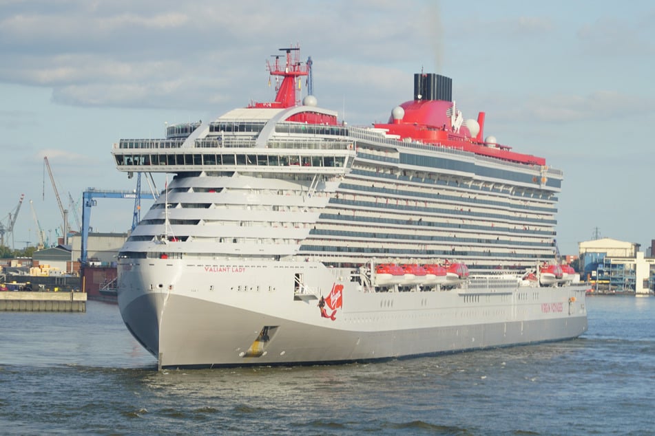 Die "Valiant Lady" hat am Dienstag zum ersten Mal im Hamburger Hafen festgemacht.