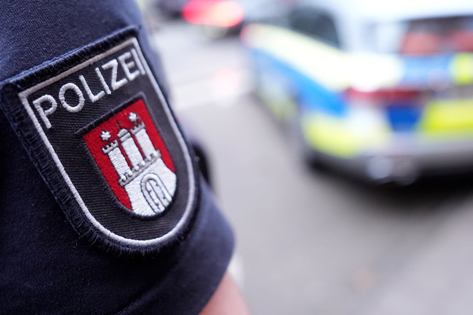 Klingelstreich eskaliert: Seniorin steht plötzlich mit Waffe vor Kindern