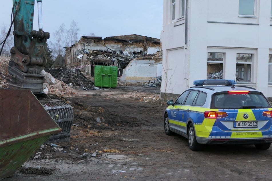 Die Polizei rückte am Dienstag in Naunhof an, eine Leiche war zuvor dort gefunden worden.