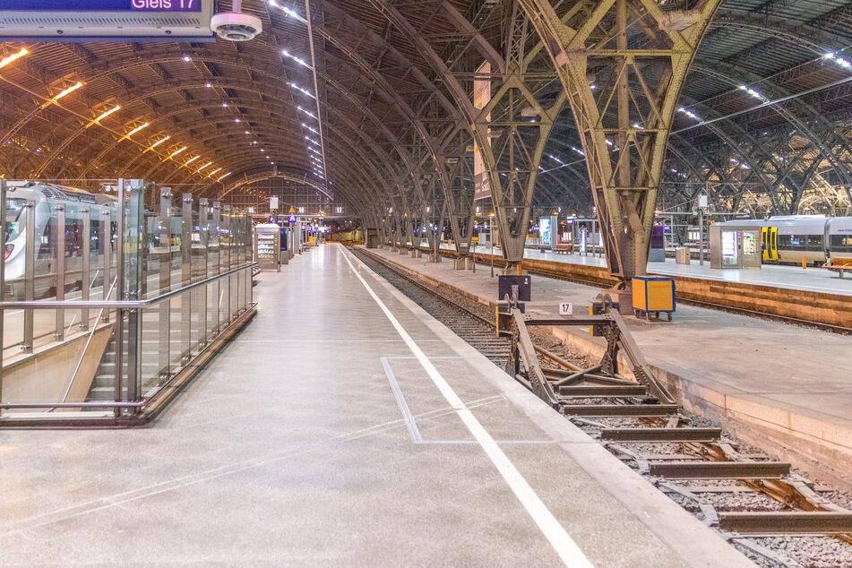 Auch am Leipziger Hauptbahnhof geht seit Mitternacht nichts mehr. Die Gewerkschaft ver.di sowie die Eisenbahn- und Verkehrsgewerkschaft (EVG) hatten bundesweit zum Streik aufgerufen.