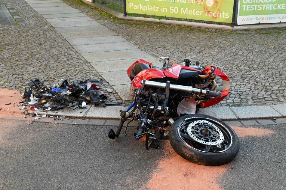 Ein Motorradfahrer (40) wurde dabei schwer verletzt.