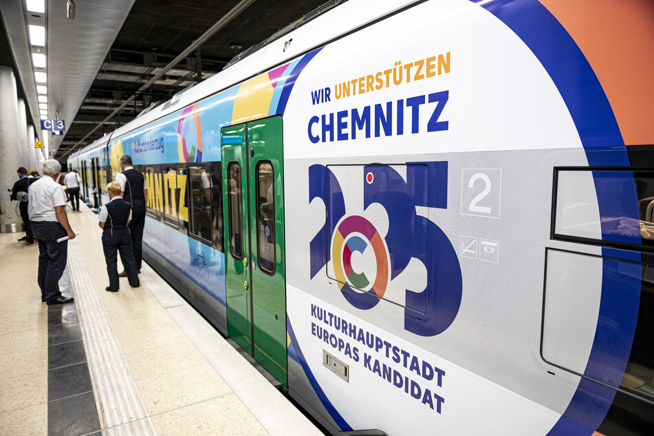 A cultural special train from Chemnitz is in the train station in the capital's airport BER.  With the action had the initiative 