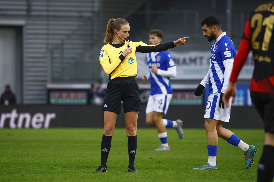 Schiedsrichterin Davina Lutz (31) musste sich von Cottbus nach der Niederlage in Wiesbaden einiges anhören.