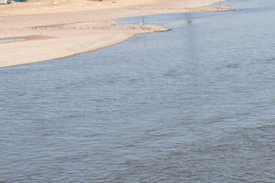 Vermisster Schwimmer aus Rhein geborgen. (Symbolbild)