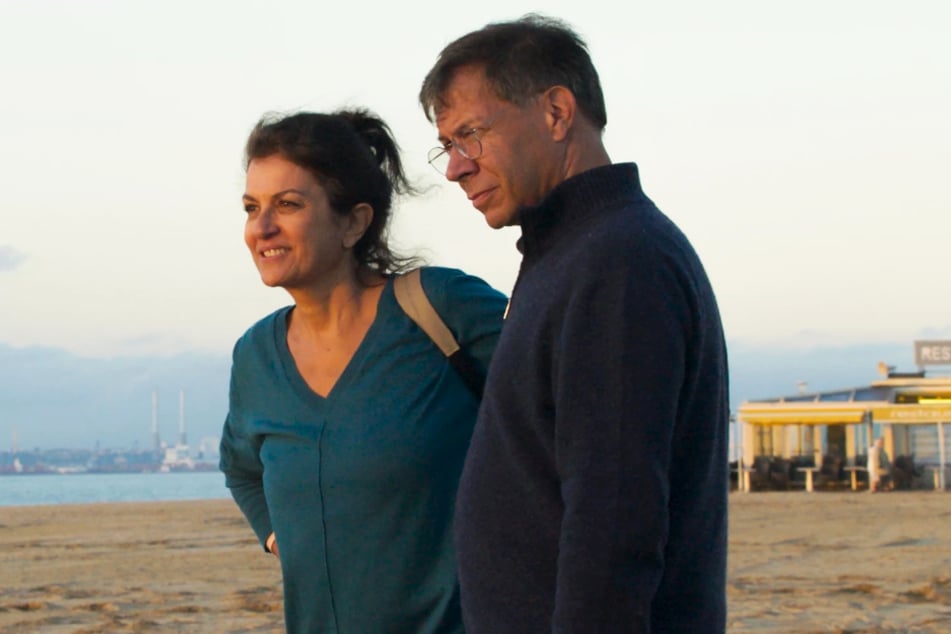 Françoise Gauthier (l., Souad Amidou) und Antoine Duroc (Antoine Siri) sind die bereits mittelalten Kinder des einstigen Paares.