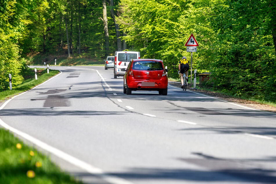 Aufgrund eines Verkehrsunfalls wurde die Radeberger Landstraße am Montagmorgen voll gesperrt. (Archivbild)