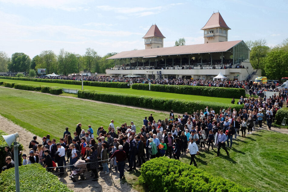 2019 sorgten 20.000 Besucher bei sonnigem Wetter für einen Rekord-Wettumsatz beim Leipziger Aufgalopp.