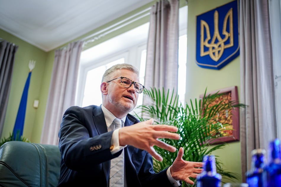 Ukraine-Botschafter Andrij Melnyk (46) hat das Verhalten von Olaf Scholz (63, SPD) kritisiert.