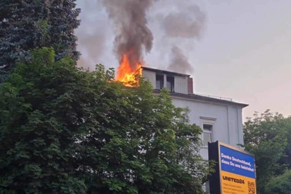 Das Feuer zerstörte das komplette WG-Zimmer des Mannes.