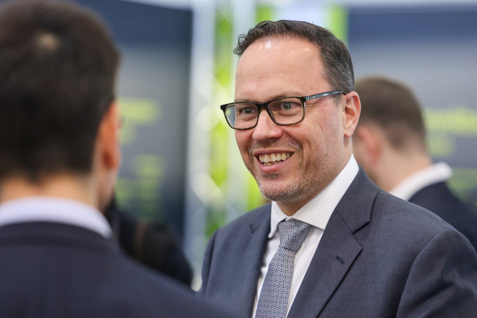 Digitalminister Dirk Panter (51, SPD) begrüßt, dass das Glasfasernetz in Sachsen weiter ausgebaut wird. (Archivbild)