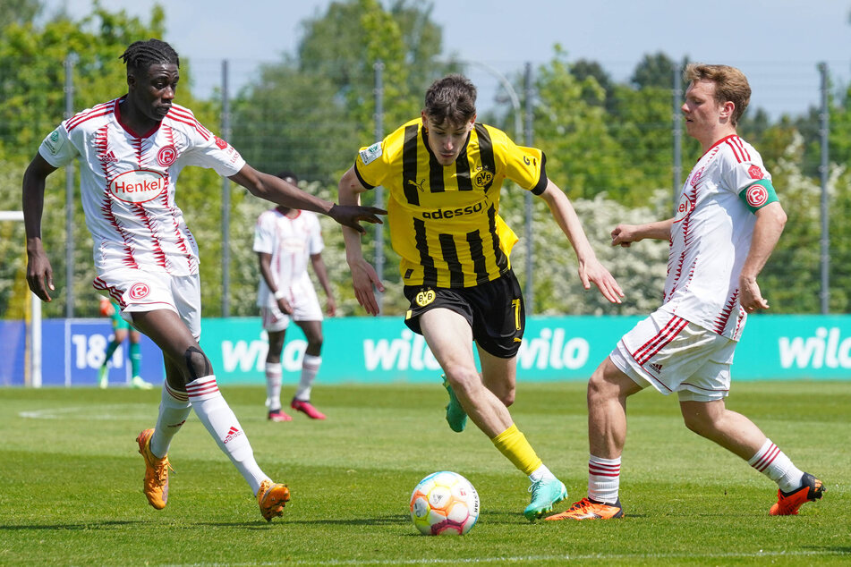 Noa-Gabriel Simic (18) wird Borussia Dortmund verlassen und sich für ein Jahr dem FC Rot-Weiß Erfurt anschließen.